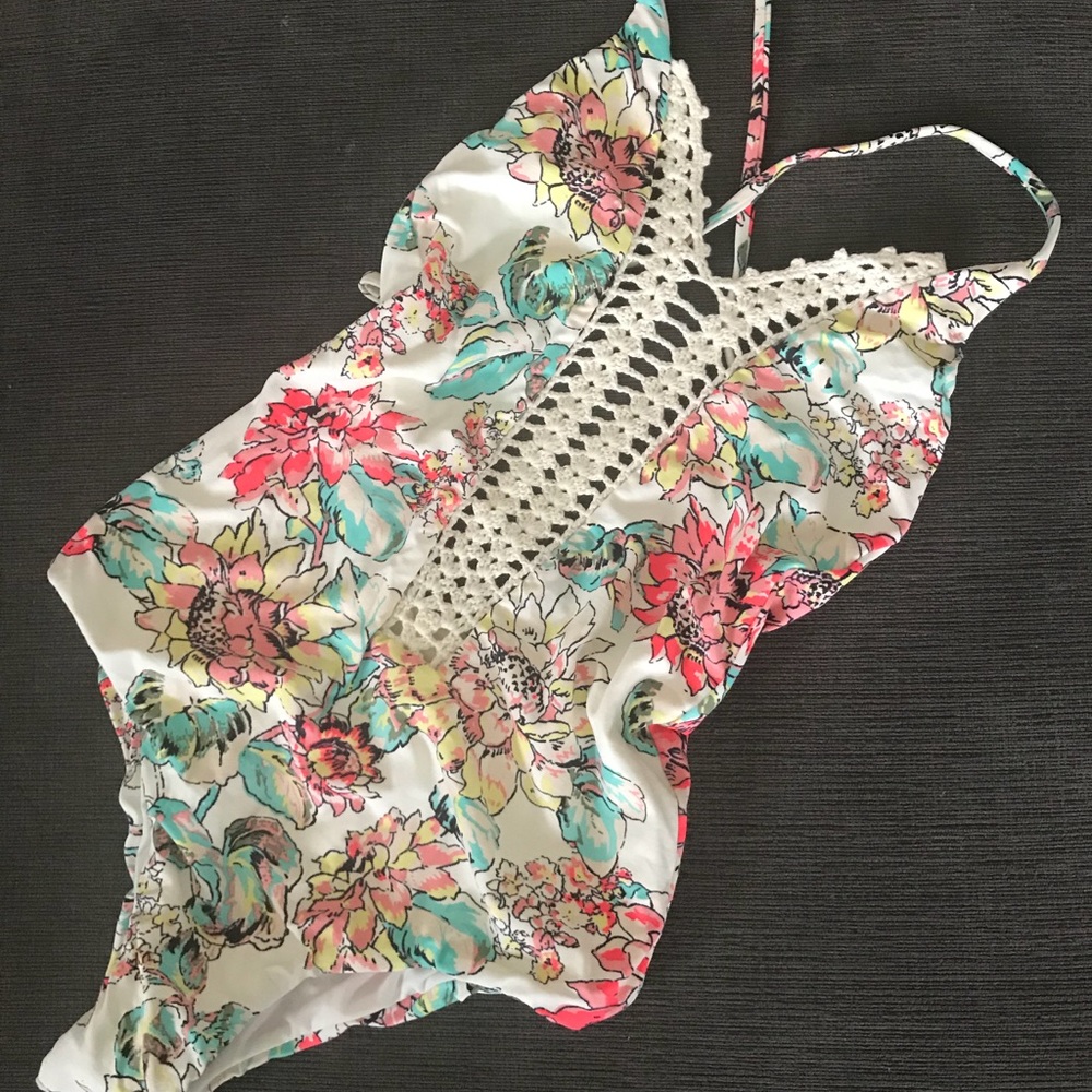 NWT Billabong Pixi Petal Hippie Hooray Swimsuit